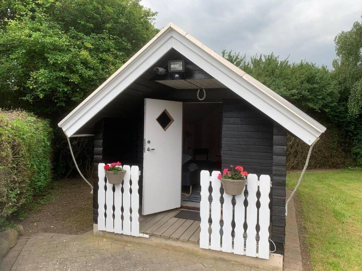 Stunning Romantik Cabin Close To Baltic Sea Idestrup Exterior photo