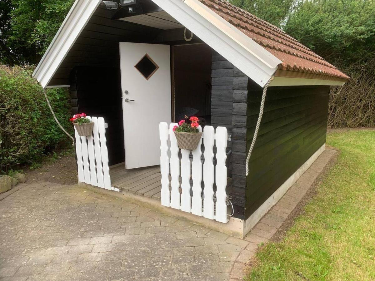 Stunning Romantik Cabin Close To Baltic Sea Idestrup Exterior photo